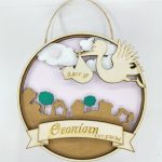 Ξύλινο αναμνηστικό γέννησης 20εκ. 3d κορίτσι κρεμαστό (στοιχεία επιθυμίας σας)